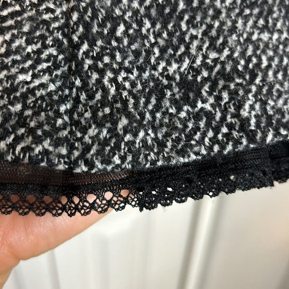 VGUC-Neiman Marcus Exclusive midi skirt w/black lace trim - Picture 3 of 8